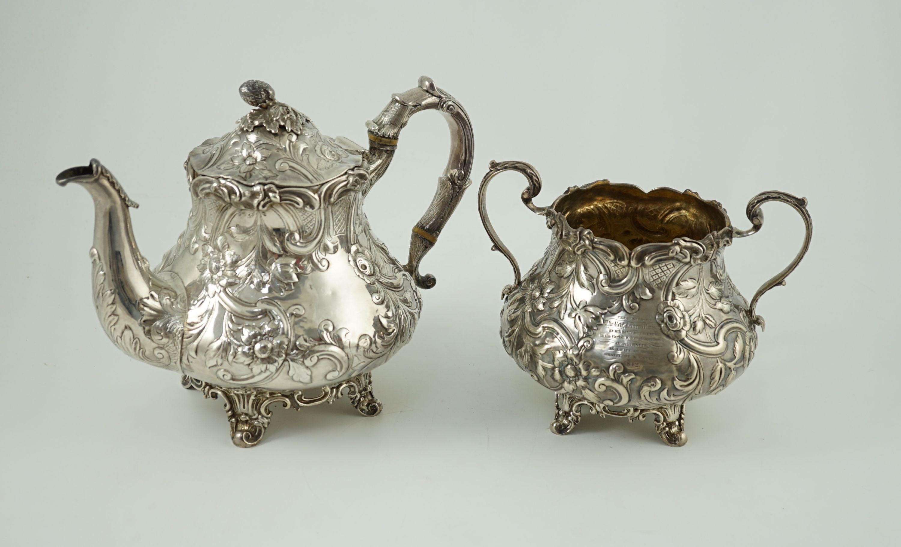 An early Victorian silver teapot and matching sugar bowl, by John Wellby